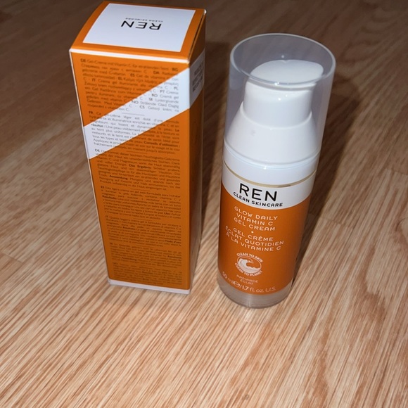 REN CLEAN SKINCARE Glow Daily Vitamin C Gel Cream Moisturizer - Picture 3 of 4